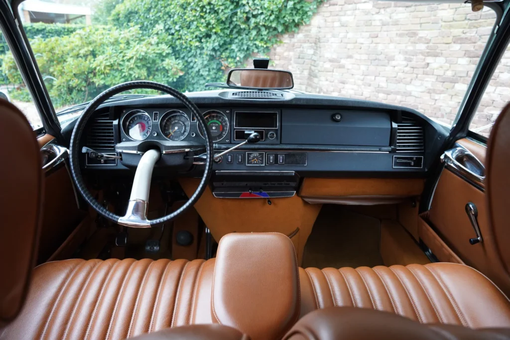 سيارة سيتروين DS