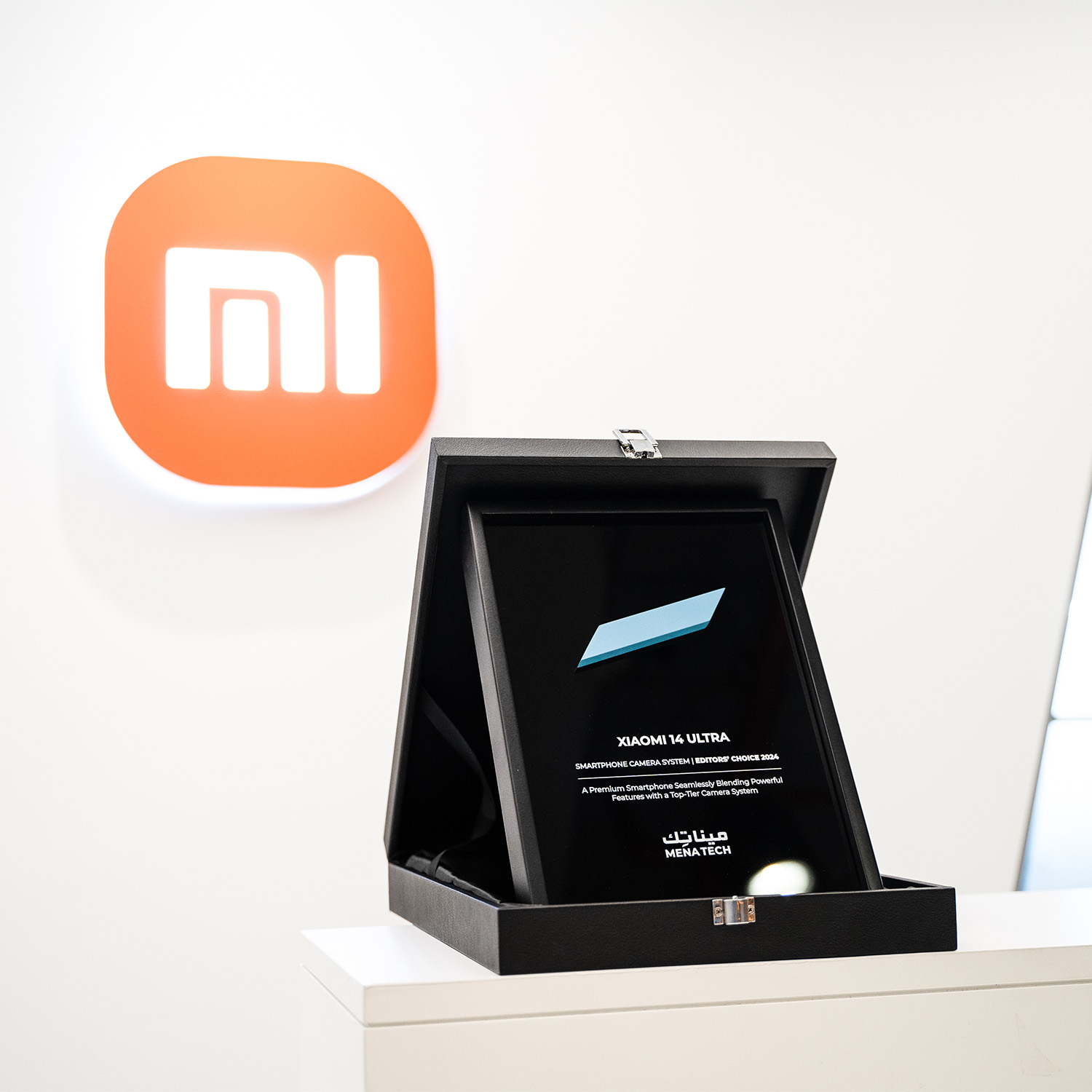 Side view of the Xiaomi 14 Ultra Editors' Choice 2024 award presented by MENA Tech.