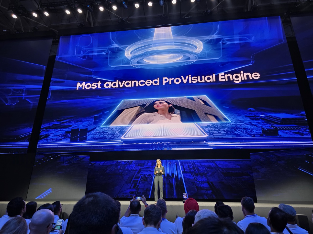 مقتطفات من تغطية مينا تك لحدث Galaxy Unpacked للكشف عن أحدث هواتف سامسونج القابلة للطي في نيويورك