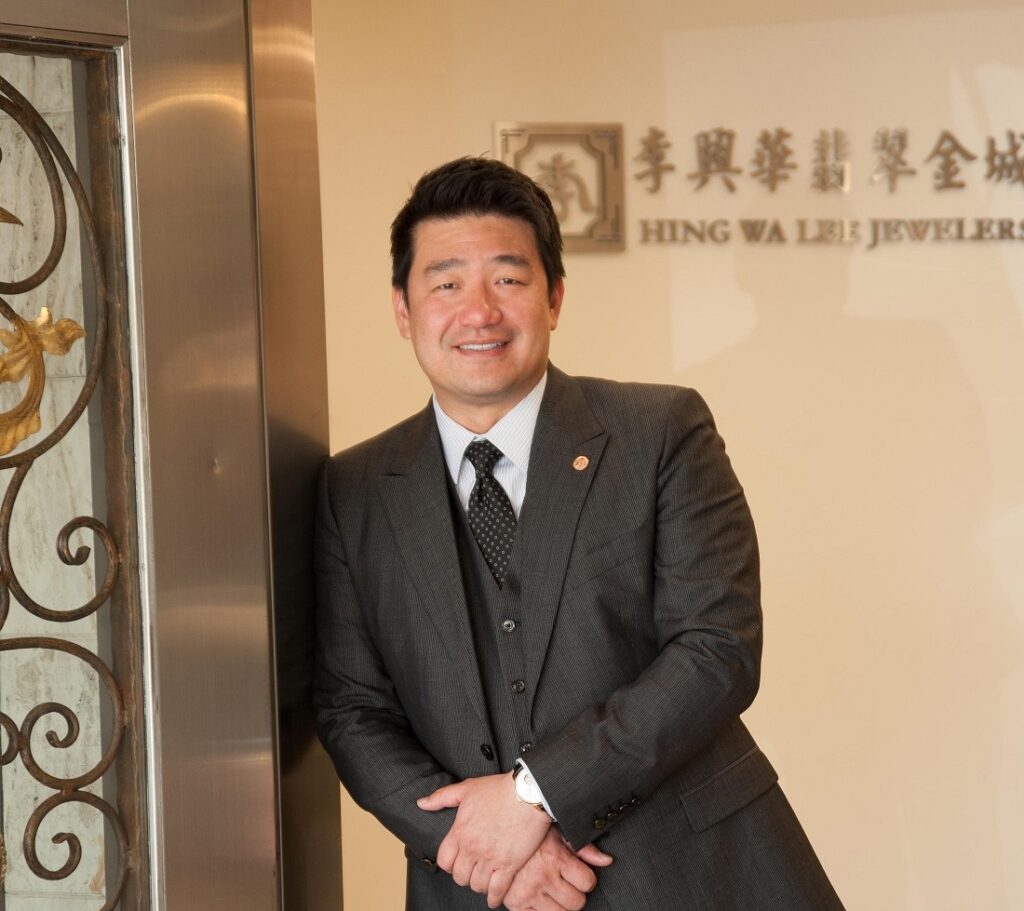 يملك سيارة فورمولا 1 أصلية في كراجه الخاص... لن تصدق ما يخبئه صاحب أكبر مجموعة فيراري في العالم أيضاً!