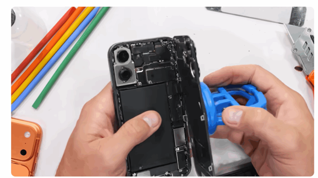 تفكيك آيفون 17 الجديد