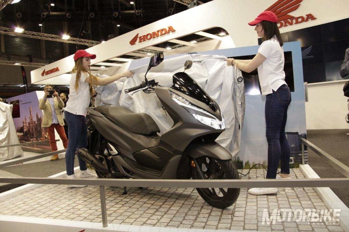 Se Presenta El Honda Pcx 125 18 En El Salon Vive La Moto Motorbike Magazine