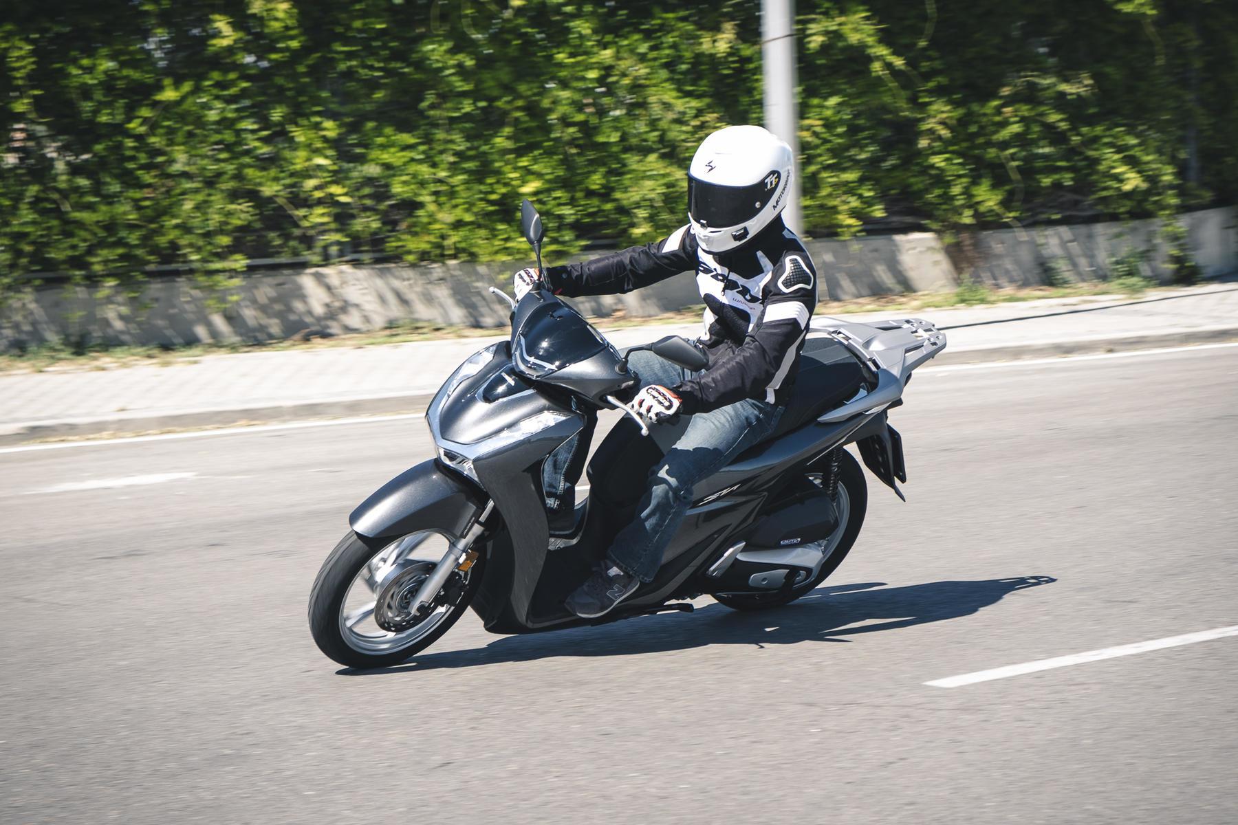 Best 5 Los mejores scooters 125 de rueda alta 2022 Motorbike Magazine