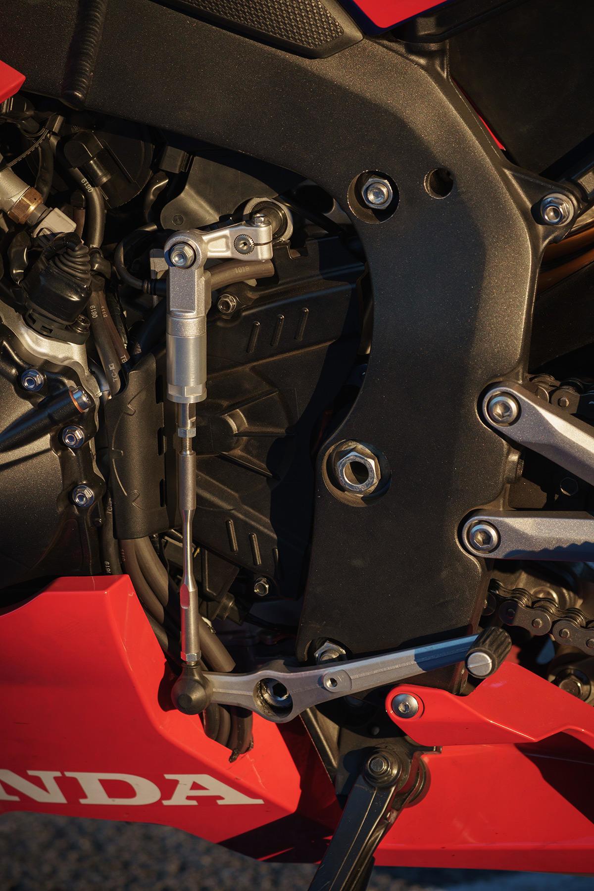 Tipos de cambio en motos EClutch vs DCT vs Quickshifter. Diferencias