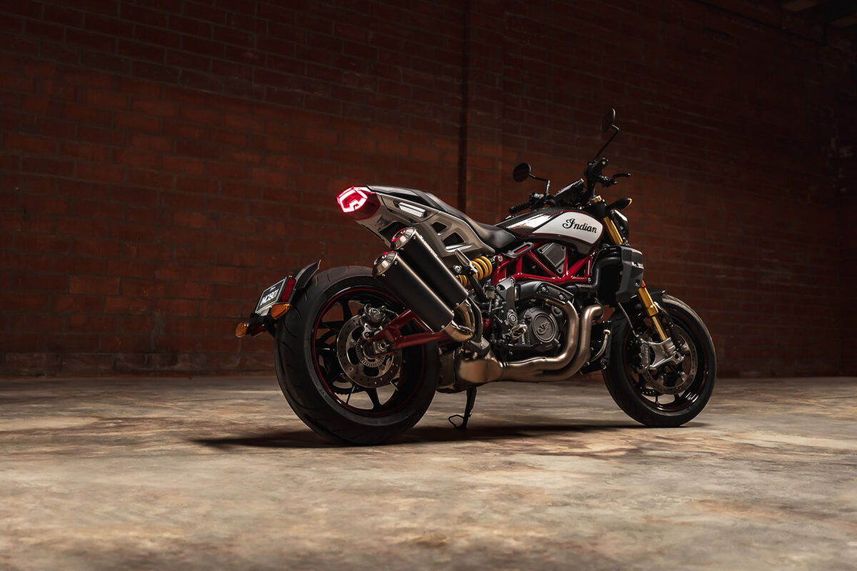 Indian FTR R Carbon 2022 Precio, fotos, ficha técnica y motos rivales
