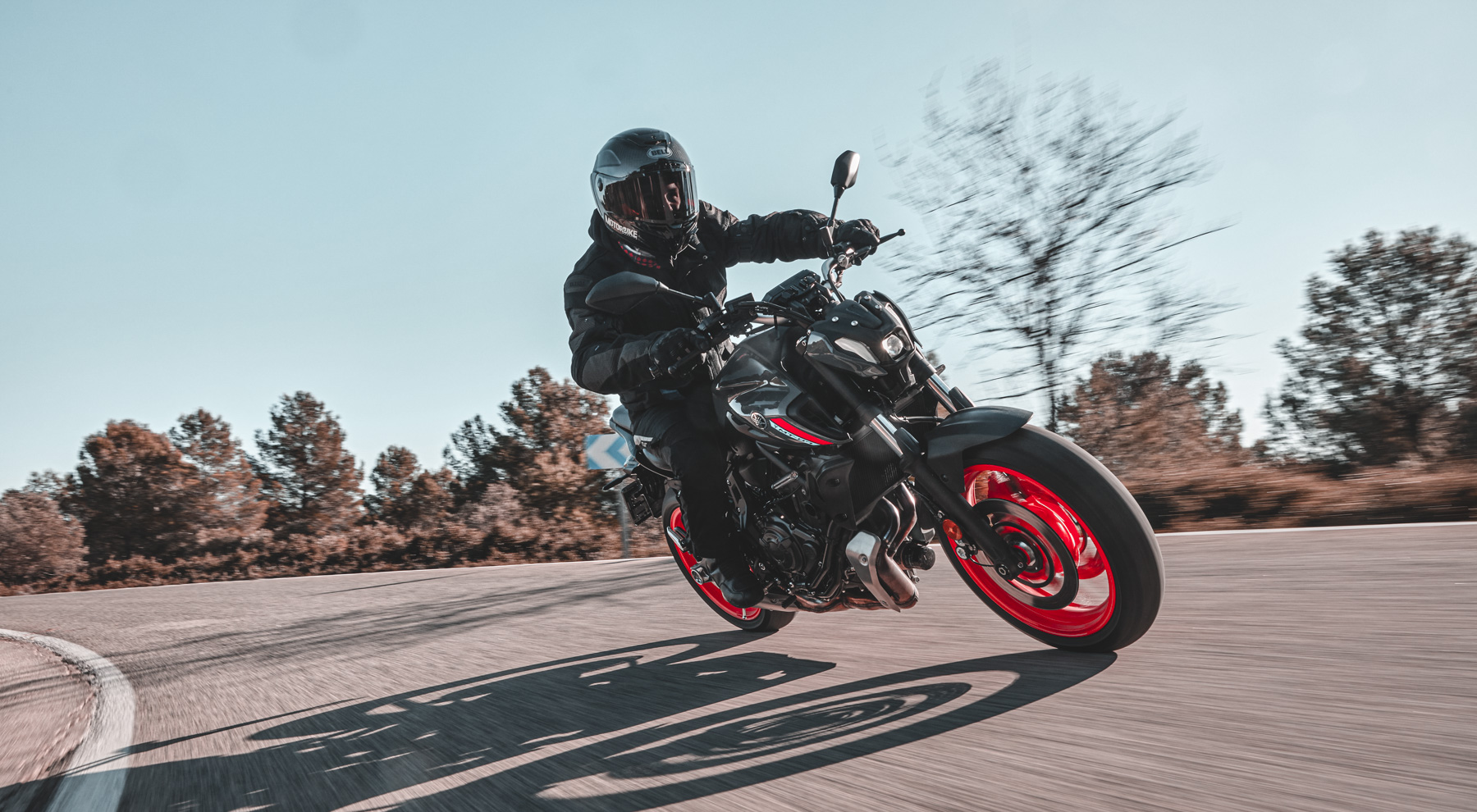 Prueba Yamaha MT-07 2021: Menos es más - Motorbike Magazine