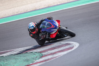 Aprilia RSV4 Factory 2021 prueba 24