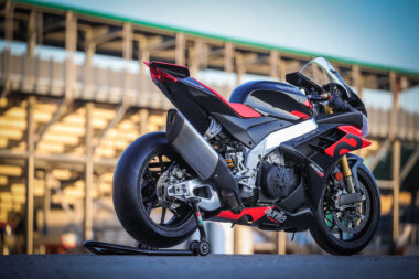 Aprilia RSV4 Factory 2021 prueba negra