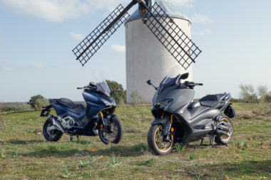Honda Forza 750 Yamaha Tmax 2021 1