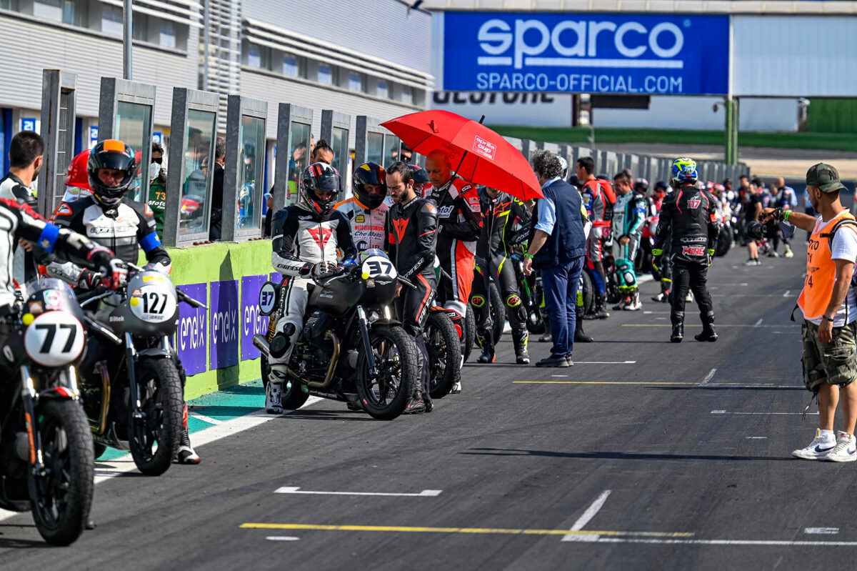 Moto Guzzi Fast Endurance European Cup 2021: podio, sanción y adrenalina durante 90 minutos de carrera 30 Moto Guzzi Fast Endurance European Cup 2021 carrera Vallelunga 36