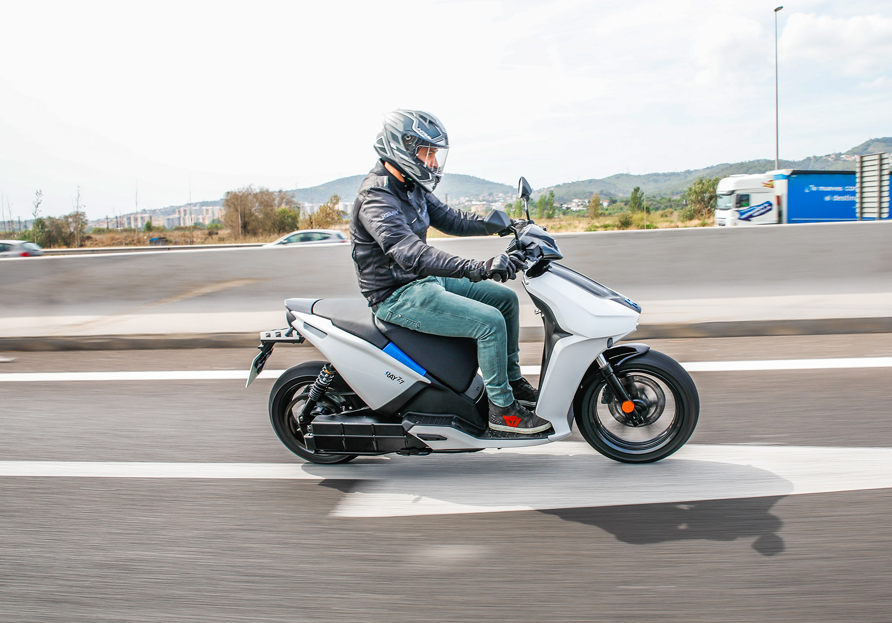 Ray 7.7 2022 Prueba y opinión del scooter eléctrico Motorbike Magazine