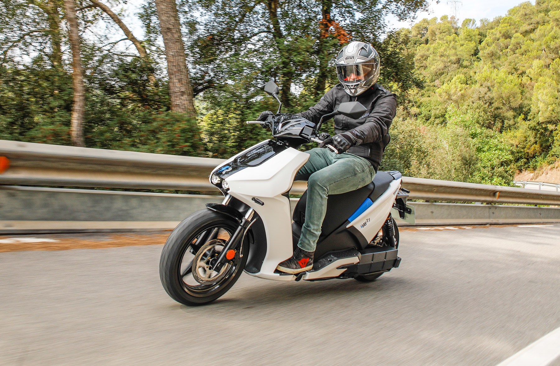 Ray 7.7 2022 Prueba y opinión del scooter eléctrico Motorbike Magazine