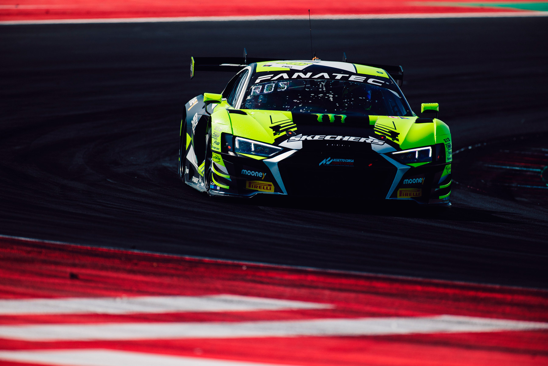 Valentino Rossi logra su primer top 5 en carrera Sprint en la Fanatec