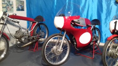 Historia de Derbi, la marca de motos española por excelencia (parte 1) 48 09 1964 Derbi Gran Sport 49 carreras cliente pujolar