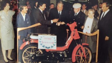 Historia de Derbi, la marca de motos española por excelencia (parte 2) 15 09 1987 Derbi un millon cadena de montaje