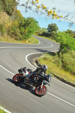 KTM 890 SMT 2023 prueba opinion 47