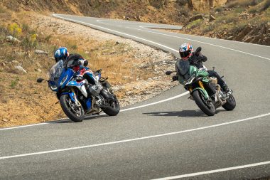 BMW R1250R Moto Guzzi V100 Mandello 2023 comparativa 1