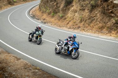 BMW R1250R Moto Guzzi V100 Mandello 2023 comparativa 5