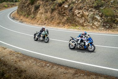 BMW R1250R Moto Guzzi V100 Mandello 2023 comparativa 6