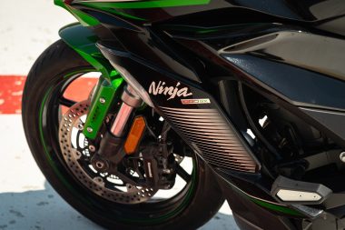 kawasaki ninja 1000sx suzuki gsxs1000gt 11