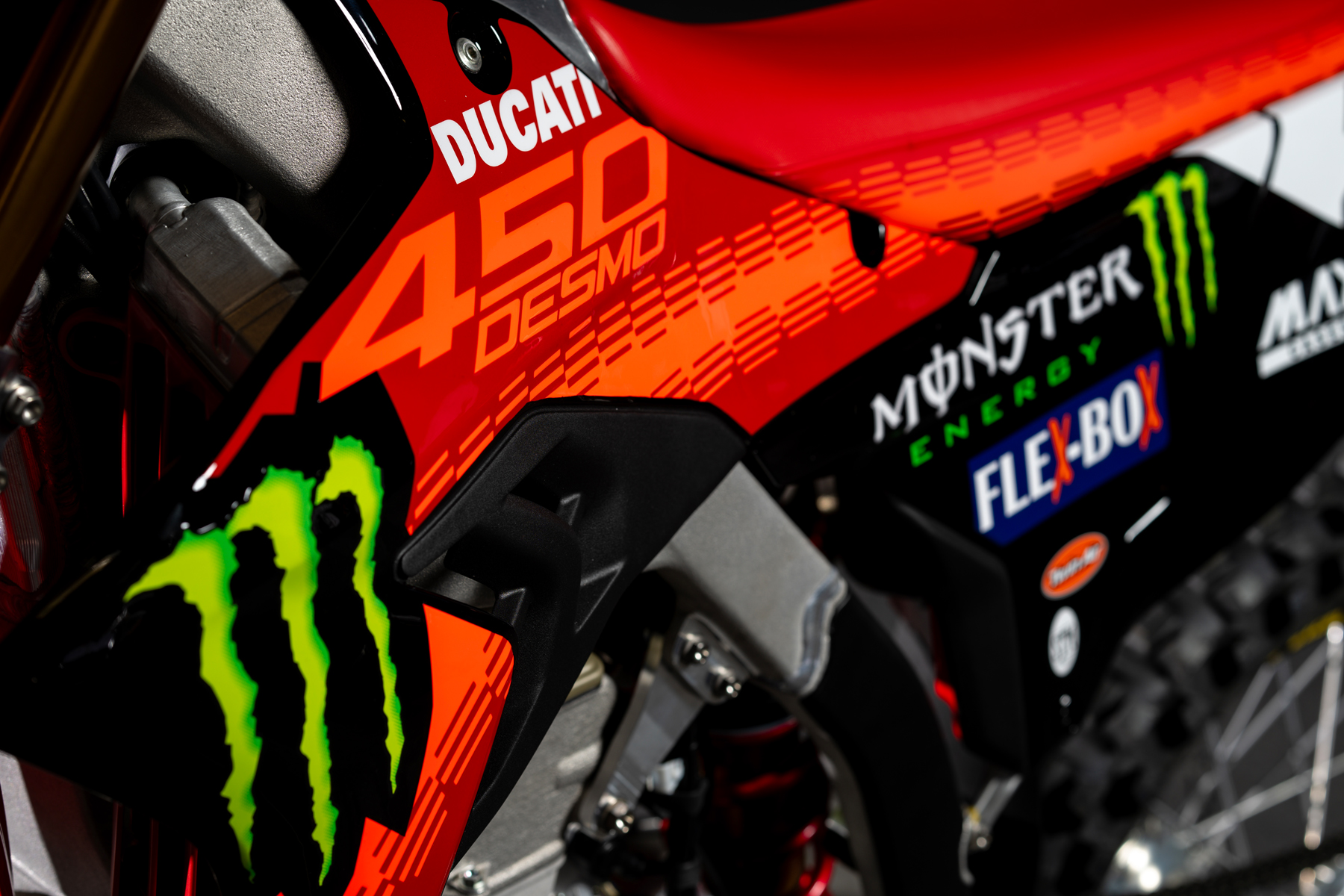 Ducati-Desmo450-MX-2024-Factory-Cairoli-