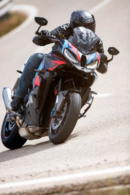 bmw m 1000 xr 2024 8