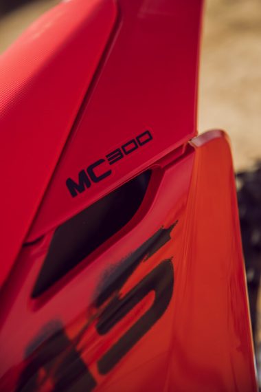 GASGAS MC 300 2025 detalles3