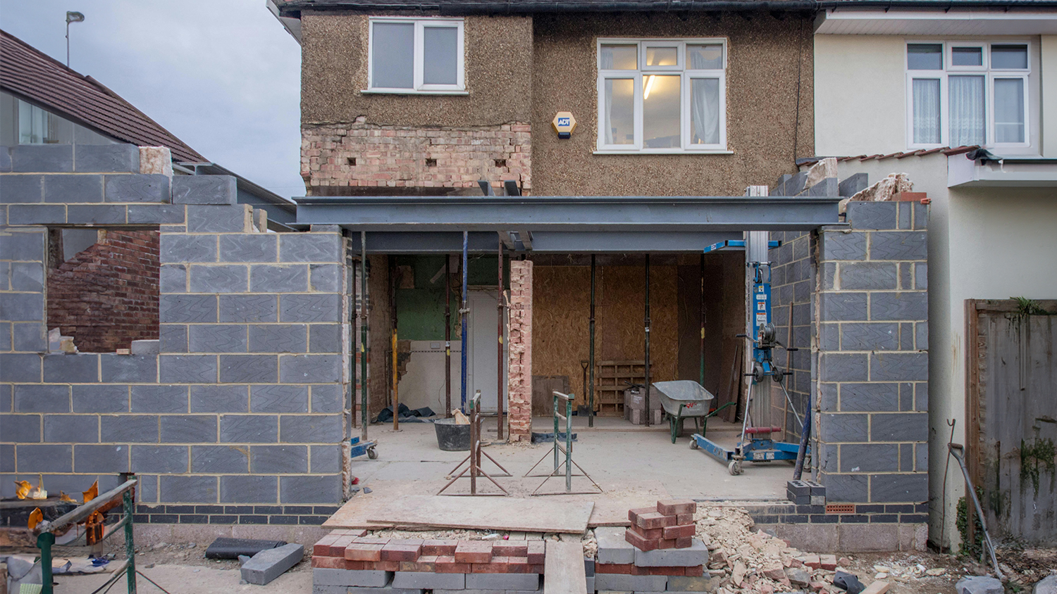 a beginner’s guide to flipping houses