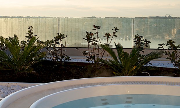 An image on a jacuzzi on a rooftop.