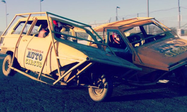 Two cars hitting eachother