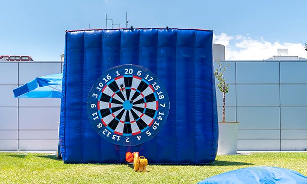 An inflatable foot darts.