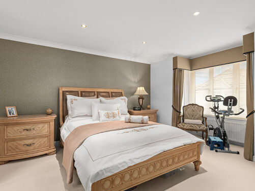 Sneddon Place, Airth, FK2 8GH