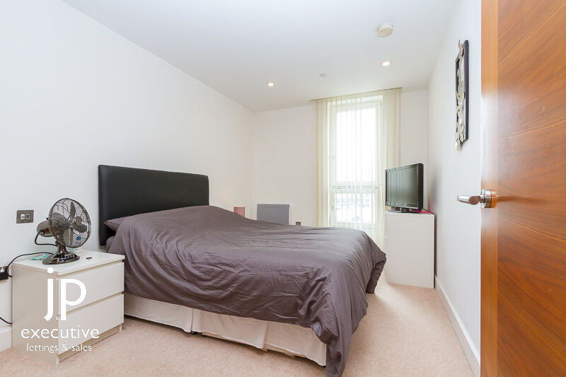HAYES APARTMENTS CARDIFF CITY CENTRE FURNISHED ONE BEDROOM APARTMENT