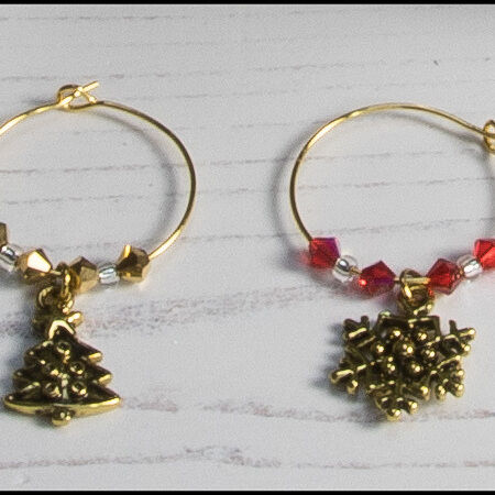 Gold coloured Christmas scene Wine Glass Charms