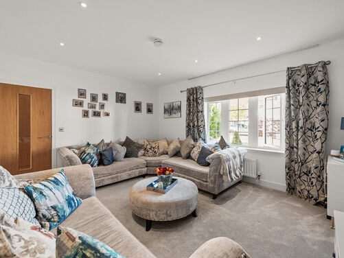 Macgregor Place, Larbert, FK2 8RJ