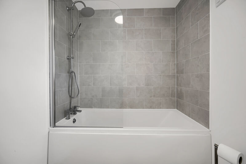 CLOS GLASCOED DINAS POWYS UNFURNISHED THREE BEDROOM DETACHED HOUSE WITH GARAGE 