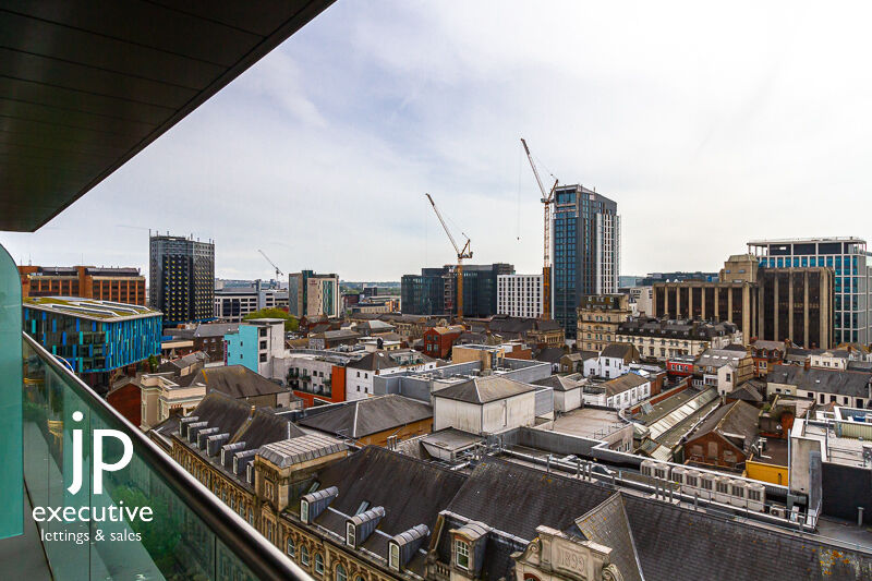 HAYES APARTMENTS CARDIFF CITY CENTRE FURNISHED/UNFURNISHED TWO BEDROOM PENTHOUSE WITH VIEWS OVER THE CITY CENTRE