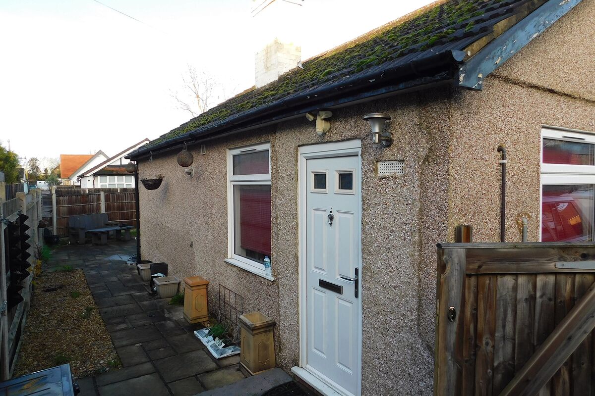 Vicarage Road, Sunbury