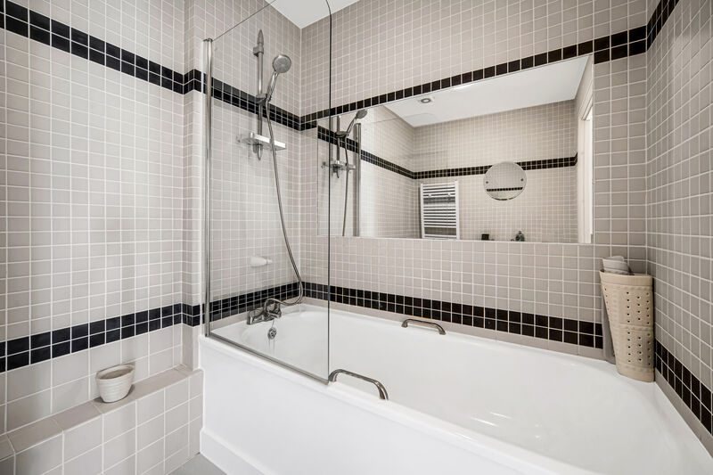 LANDMARK PLACE CARDIFF CITY CENTRE FURNISHED TWO BEDROOM APARTMENT WITH PARKING