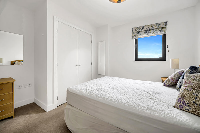 LANDMARK PLACE CARDIFF CITY CENTRE FURNISHED TWO BEDROOM APARTMENT WITH PARKING