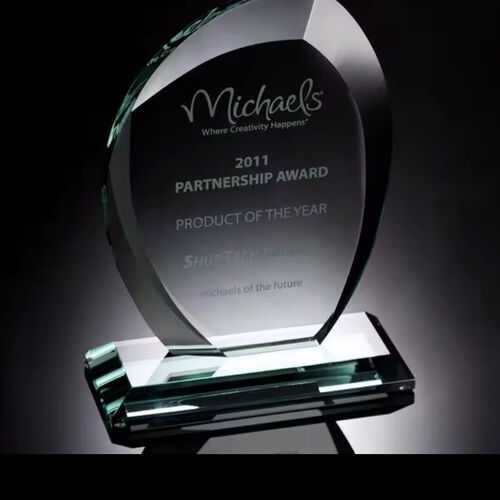 The Barra Leaf 190mm 2D octagonal Presentation Crystal/Trophy