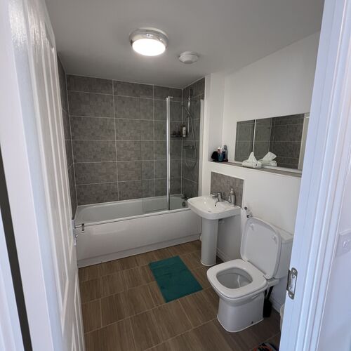 NEWTON LEYS - 3 BEDROOM 2 BATHROOM TOWNHOUSE - GARDEN