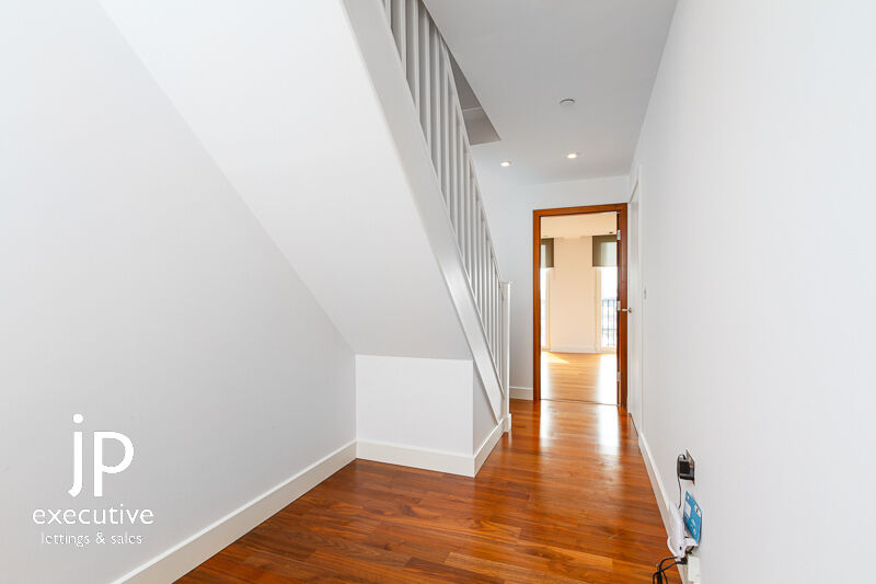 HAYES APARTMENTS CARDIFF CITY CENTRE FURNISHED/UNFURNISHED TWO BEDROOM PENTHOUSE WITH VIEWS OVER THE CITY CENTRE