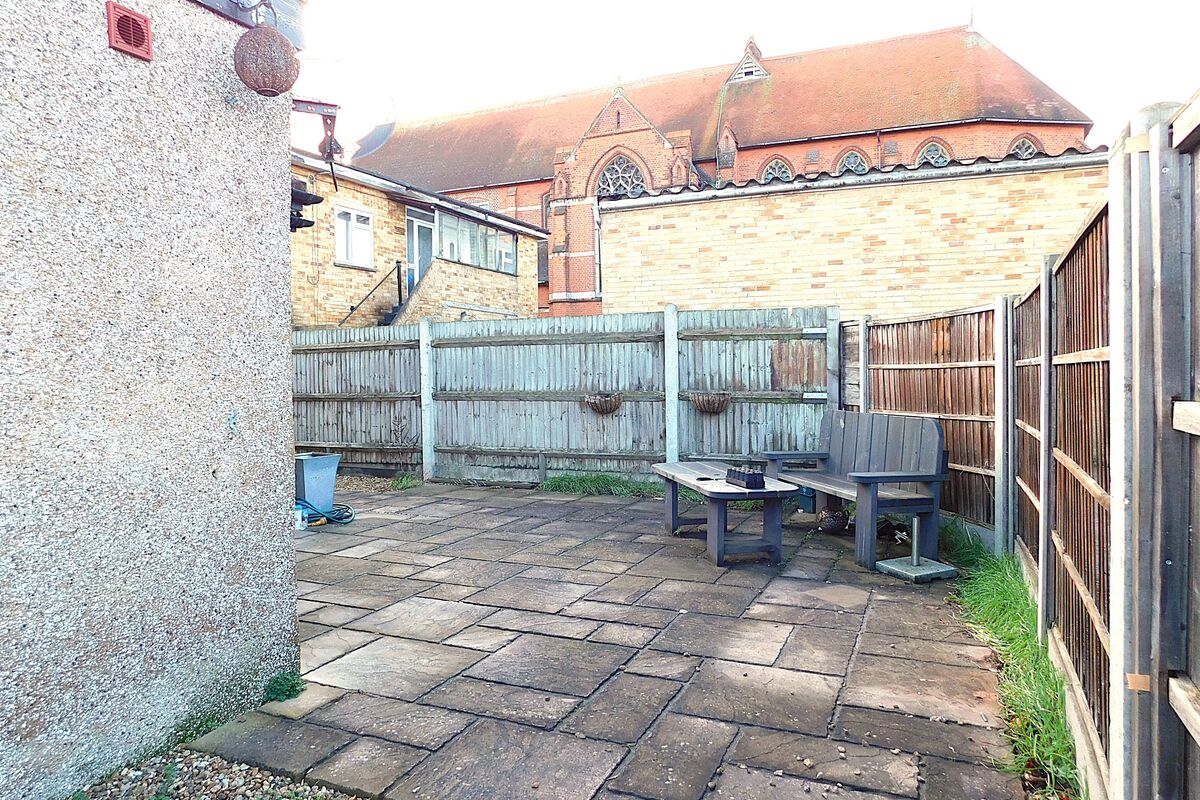 Vicarage Road, Sunbury