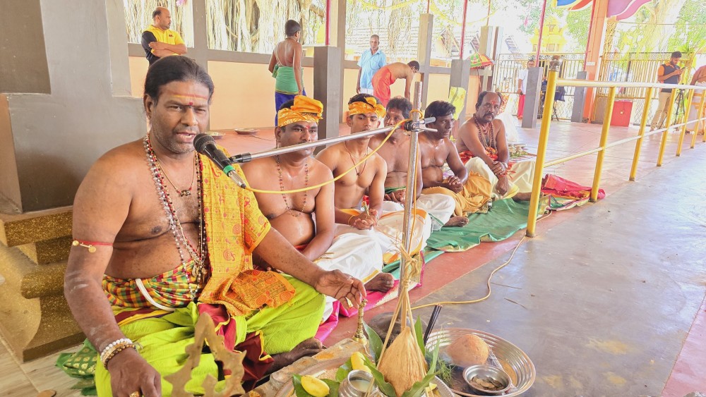 மீனாட்சியம்மன் ஆலய மகா சங்காபிஷேகமும் மரகதம் வரலாற்று நூல் வெளியீட்டு விழாவும்