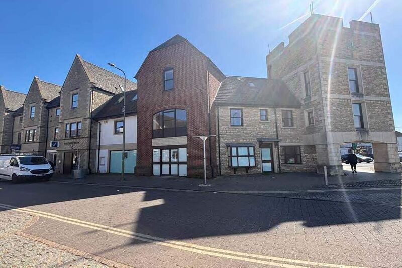 Retail Unit - Kidlington - TO LET - 625 -1621 sq ft (58 - 150 sq m)