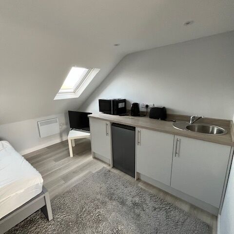 York Road Large Ensuite Room To Let