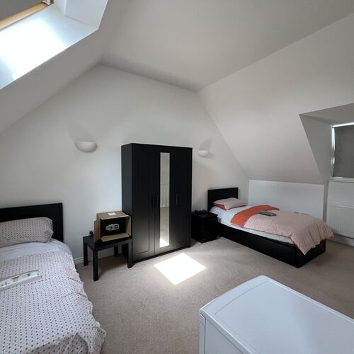 NEWTON LEYS - 3 BEDROOM 2 BATHROOM TOWNHOUSE - GARDEN