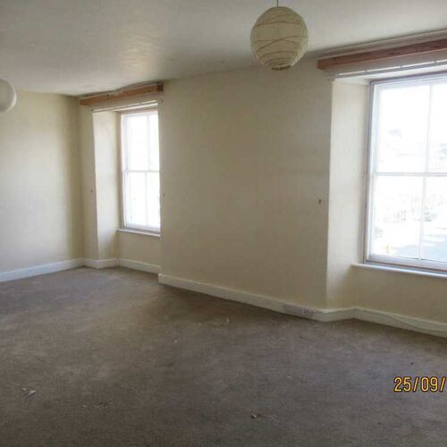 Flat 1 4 Heol Pentrerhedyn