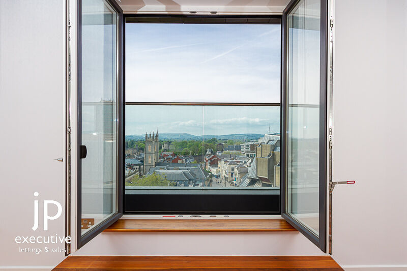 HAYES APARTMENTS CARDIFF CITY CENTRE FURNISHED/UNFURNISHED TWO BEDROOM PENTHOUSE WITH VIEWS OVER THE CITY CENTRE